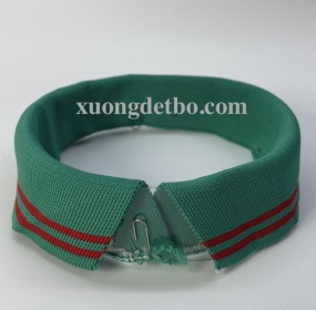 BO CỔ POLY XANH LÁ 2 SỌC ĐỎ